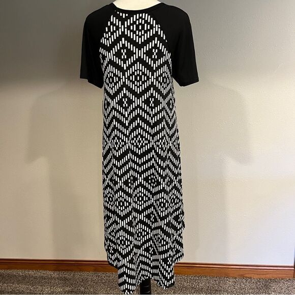 LuLaRoe short sleeve geometric print hi-low scoop neck Carly dress size Small - Picture 5 of 11